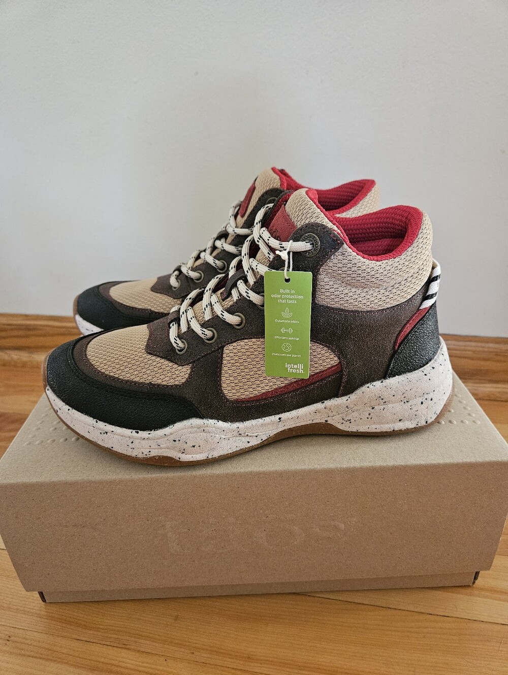 NEW - Women's Taos Advance Mid Women's Ankle Hiking Sneakers Brown/Red Size 8.5